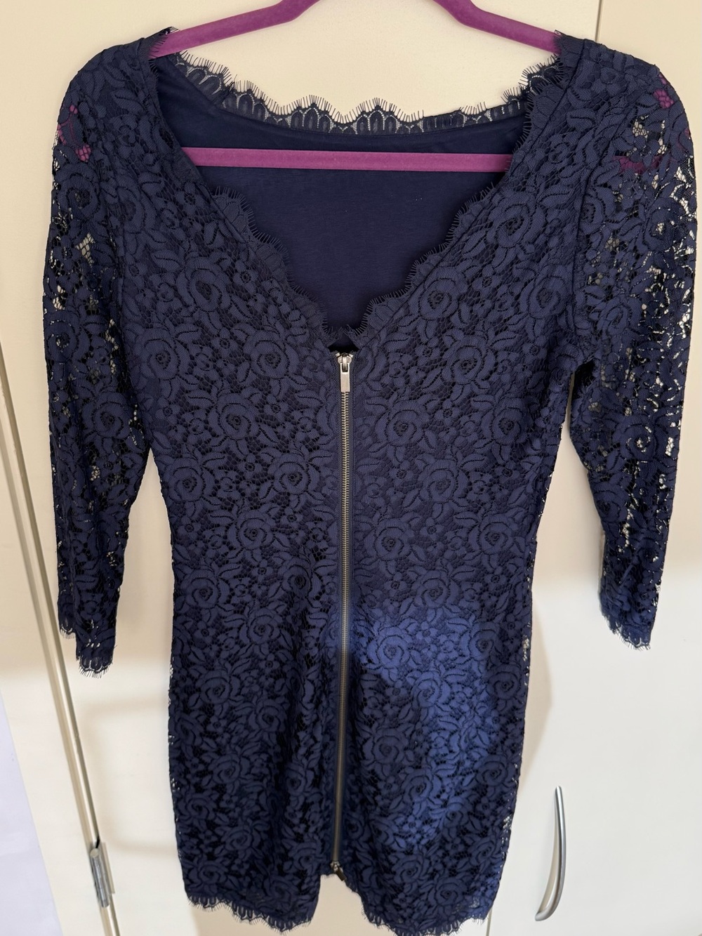 Diane Von Furstenberg Delicate Navy Lace Sheath Dress 2-way Size 6 Cocktail NWOT - Picture 7 of 7